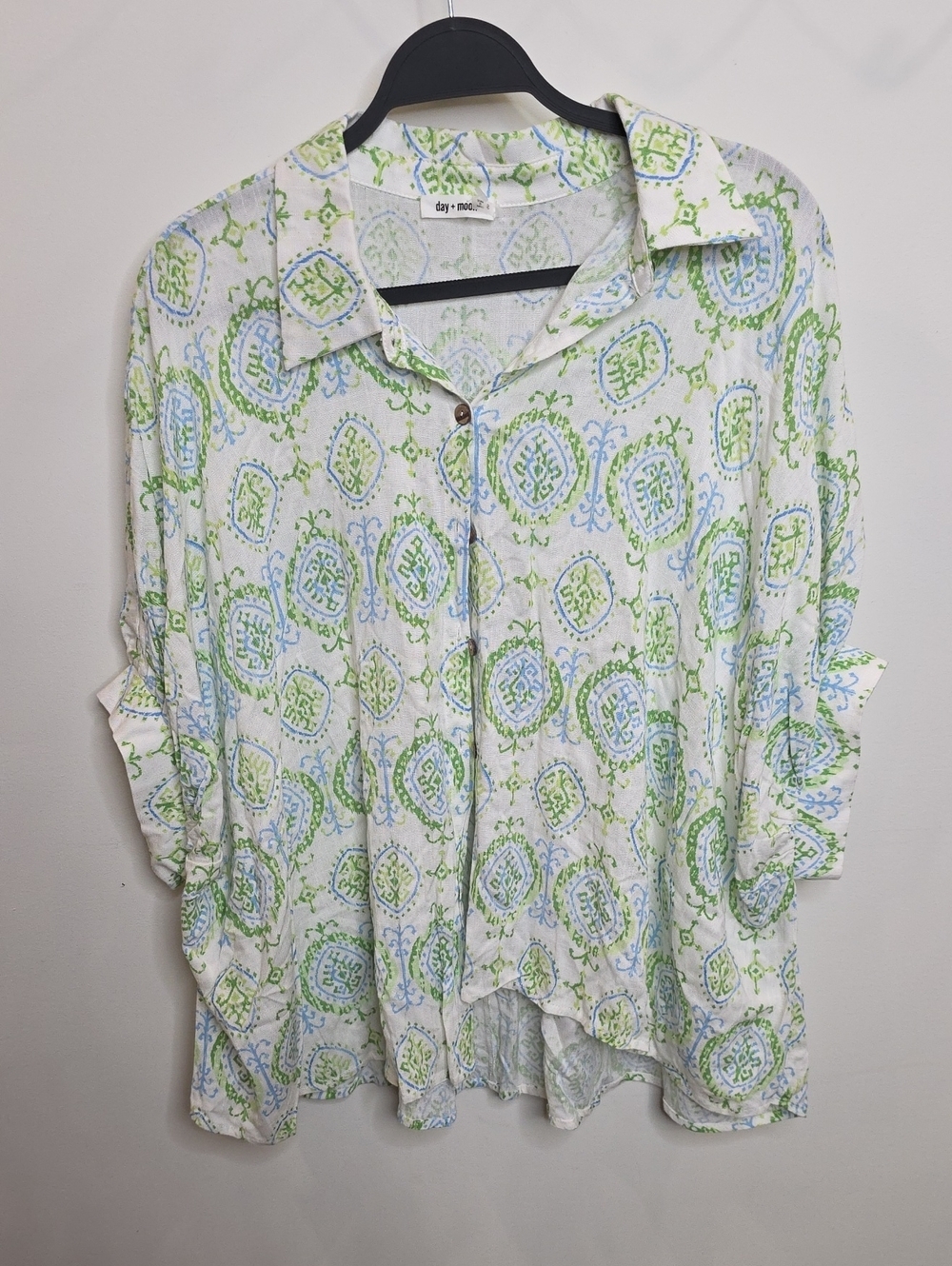 Day + Moon Women's White Green Blue Oversized Printed Button-Up Shirt Sz Small